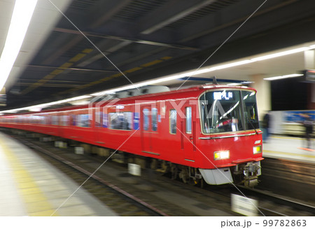 名鉄電車　金山駅 99782863