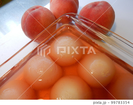 手作りの桃のコンポート 99783354