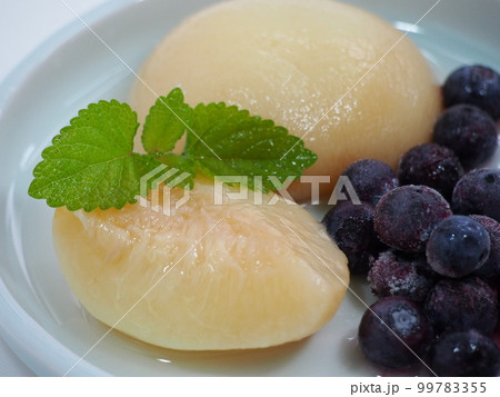 手作りの桃のコンポート 99783355