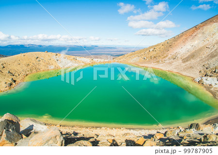 The spectacular landscape of the emerald lake in Tongariro Alpine Crossing track, Tongariro national park, North Island, New Zealand. 99787905