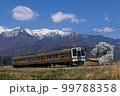 桜と飯田線の213系電車 99788358