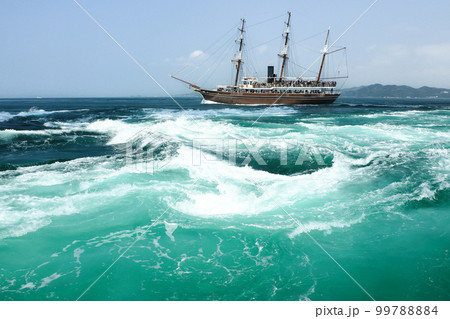 鳴門海峡の渦潮と観潮船 徳島県鳴門市 鳴門海峡の渦潮と観潮船 徳島県鳴門市 99788884