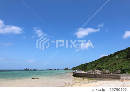 沖縄　宮古島市　大神島　海岸の風景 99790502