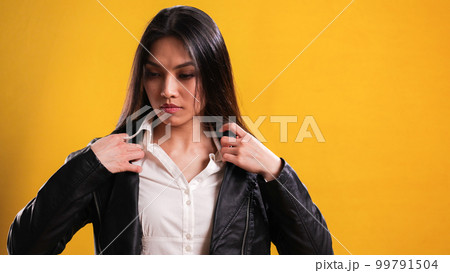 Portrait of a young pretty woman Portrait of a young pretty woman 99791504