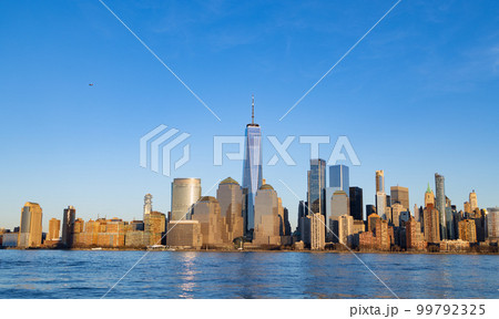 Panoramic skyline of Manhattan on a sunny day - travel photography Panoramic skyline of Manhattan on a sunny day - travel photography 99792325
