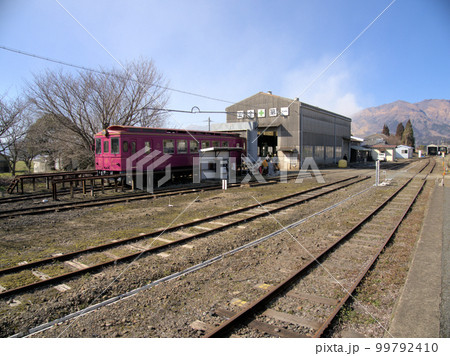 南阿蘇鉄道高森駅に停泊中のMT-3010気動車 熊本県阿蘇郡高森町高森 南阿蘇鉄道高森駅に停泊中のMT-3010気動車 熊本県阿蘇郡高森町高森 99792410