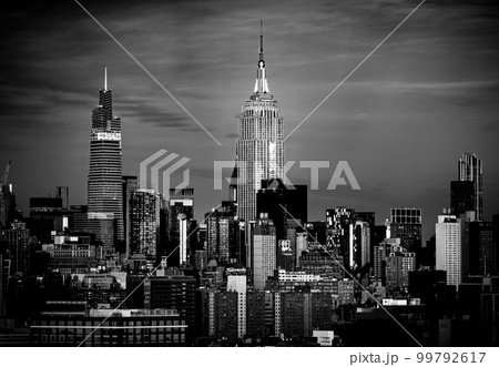 Midwtown Manhattan with Empire State building - travel photography 99792617