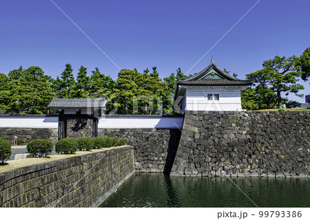 皇居　桜田門（ 高麗門と櫓門） 99793386