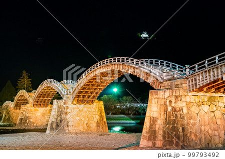 山口・岩国 ライトアップされた錦帯橋 山口・岩国 ライトアップされた錦帯橋 99793492