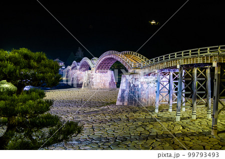 山口・岩国 ライトアップされた錦帯橋 山口・岩国 ライトアップされた錦帯橋 99793493