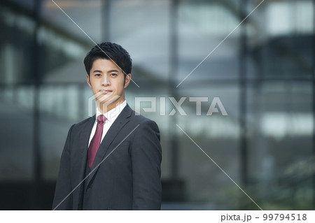 30代のビジネスマン　ポートレート　撮影協力「LINK FOREST」 99794518