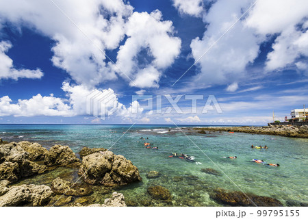 Beautiful coastal scenery of Wanlitong in Kenting National Park, Pingtung, Taiwan. 99795155