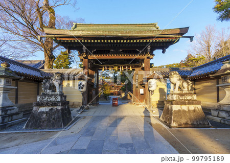 早春の北野天満宮　東門（京都市上京区馬喰町） 99795189