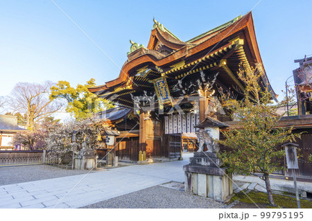 早春の北野天満宮 三光門(京都市上京区馬喰町) 早春の北野天満宮 三光門(京都市上京区馬喰町) 99795195