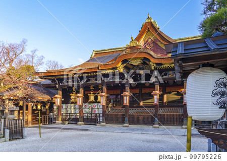 早春の北野天満宮　拝殿・御本殿（京都市上京区馬喰町） 99795226
