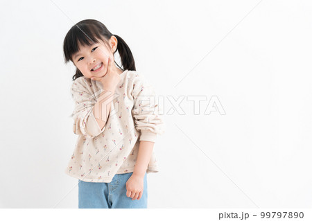 自信のある子供 自信のある子供 99797890