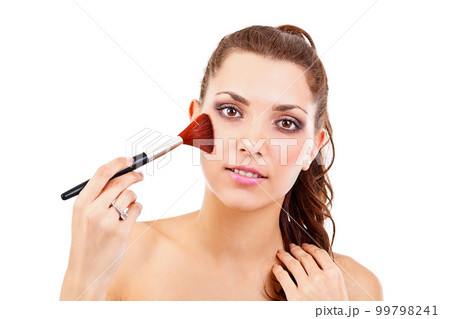 Portrait of a beautiful young woman 99798241