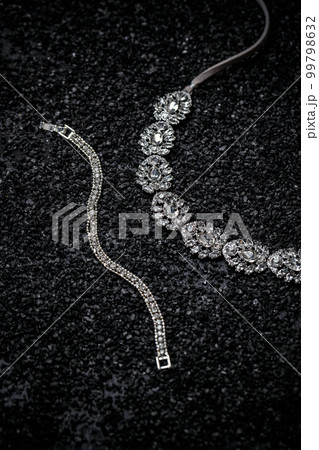 Luxury jewelry 99798632