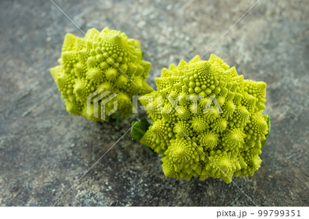 新鮮なロマネスコ　野菜 99799351