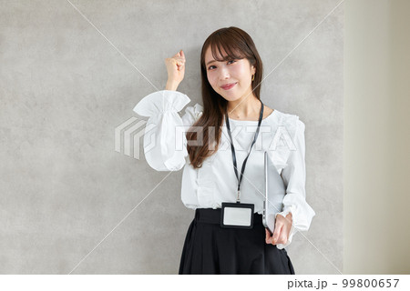 ガッツポーズの女性 ガッツポーズの女性 99800657
