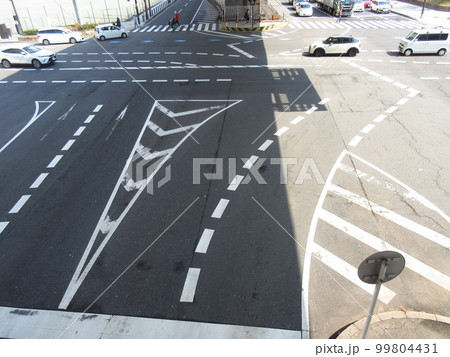 大阪市中央区の法円坂交差点 大阪市中央区の法円坂交差点 99804431