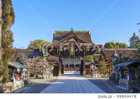 早春の北野天満宮 三光門(京都市上京区馬喰町) 早春の北野天満宮 三光門(京都市上京区馬喰町) 99804478