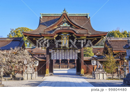 早春の北野天満宮 三光門(京都市上京区馬喰町) 早春の北野天満宮 三光門(京都市上京区馬喰町) 99804480