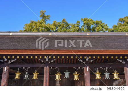 北野天満宮　西回廊　青空 99804492