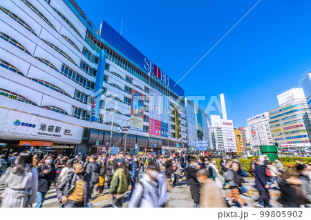 日本の東京都市景観 3月。池袋駅は多くの人出。…マスク着用は個人判断13日。5類移行は5月8日=3日 日本の東京都市景観 3月。池袋駅は多くの人出。…マスク着用は個人判断13日。5類移行は5月8日=3日 99805902