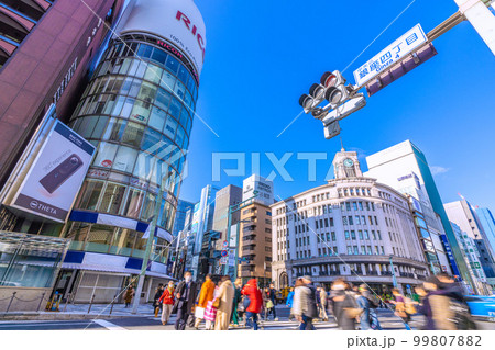 日本の東京都市景観 コロナ禍の銀座四丁目の交差点などを望む…。画面左は閉館した三愛=20日 日本の東京都市景観 コロナ禍の銀座四丁目の交差点などを望む…。画面左は閉館した三愛=20日 99807882