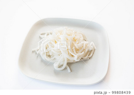 茹でた米粉麺　うどん風 99808439
