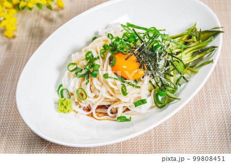 薬味をのせた米粉のぶっかけうどん 99808451