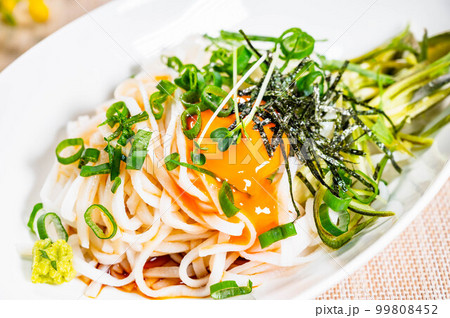 薬味をのせた米粉のぶっかけうどん 99808452