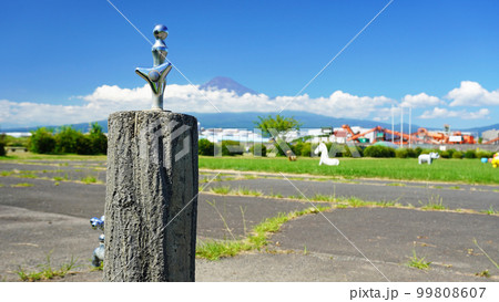 河川敷公園に設置された水道設備(静岡県富士市) 河川敷公園に設置された水道設備(静岡県富士市) 99808607