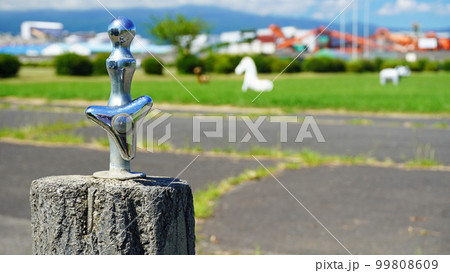 河川敷公園に設置された水道設備(静岡県富士市) 河川敷公園に設置された水道設備(静岡県富士市) 99808609