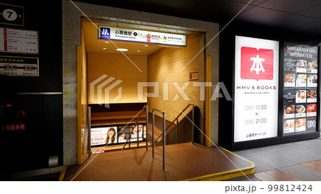 大阪メトロ御堂筋線、長堀鶴見緑地線の心斎橋駅の7号出入口、商業施設「心斎橋OPA」に直結 99812424