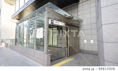 大阪メトロ御堂筋線、長堀鶴見緑地線の心斎橋駅の4B号出入口、心斎橋パルコに直結 99815006