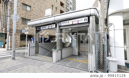 大阪メトロ堺筋線、谷町線の南森町駅6号出入口、エレベーターが設置されている 99815126