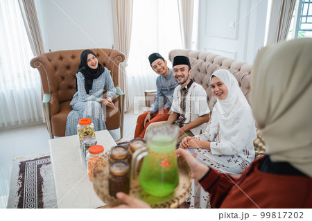 Happiness gathers to celebrate Eid al-Fitr when bring to drink 99817202