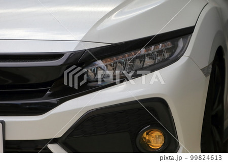 車のヘッドライト　イメージ 99824613