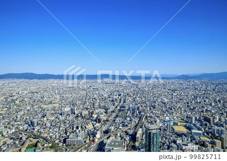 大阪府 あべのハルカス展望台からの眺め(生駒山方面) 大阪府 あべのハルカス展望台からの眺め(生駒山方面) 99825711