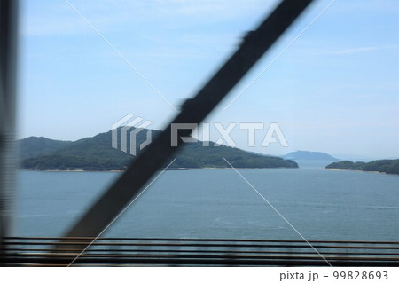 岡山から高松へJRで瀬戸大橋を通り瀬戸内海を渡る7月 岡山から高松へJRで瀬戸大橋を通り瀬戸内海を渡る7月 99828693