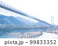冬の宮ヶ瀬湖　吊り橋と青空　神奈川県 99833352