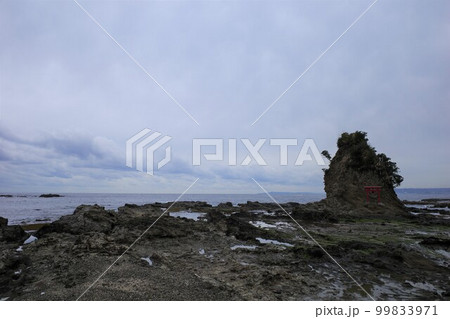 千葉県鴨川の鯛の浦にある小弁天 99833971