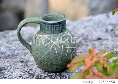 これら作品には色をつけた粘土で製作しました。 99834458