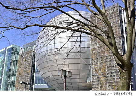 白川公園（名古屋市科学館のプラネタリウム外観） 99834748