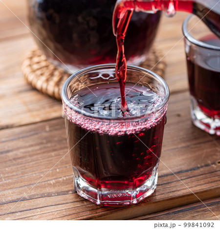 韓国伝統のお酒 覆盆子（ボクブンジャ）という果実酒 99841092