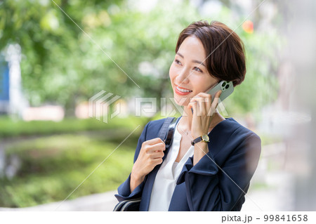 ビジネスウーマン ビジネスウーマン 99841658