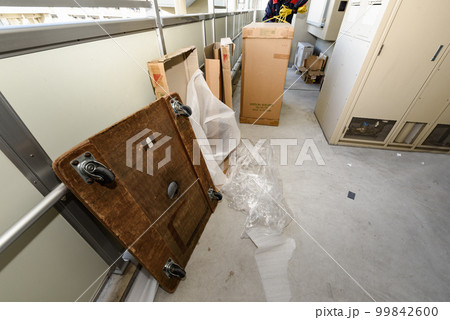 共同住宅の引越作業 99842600
