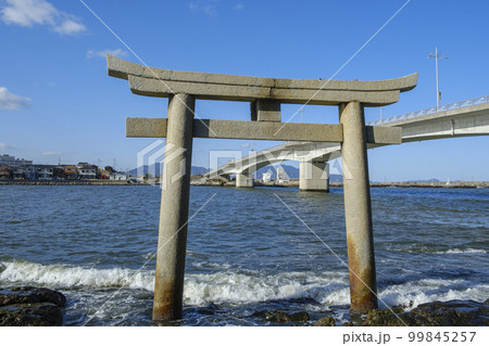 なみかけ大橋と水中鳥居 なみかけ大橋と水中鳥居 99845257